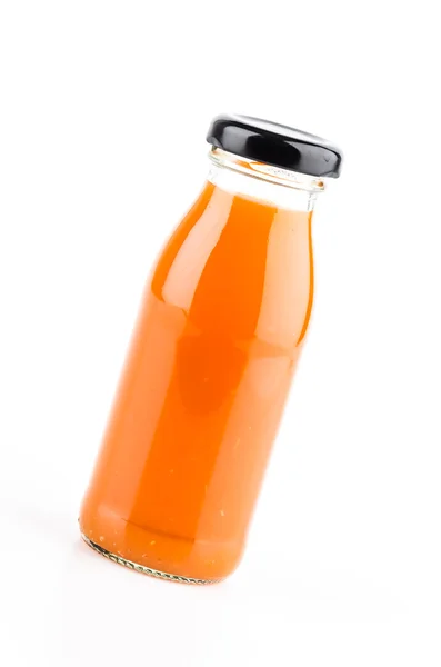Apelsinjuice flaska isolerade vit bakgrund — Stockfoto