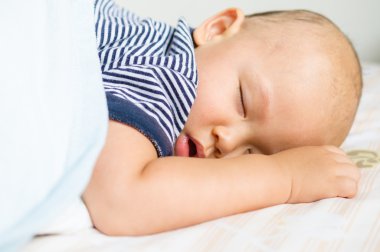 Bebek Uyuyor