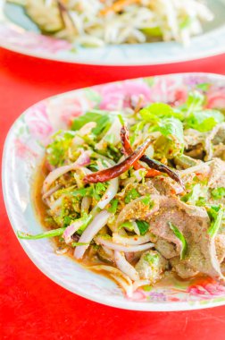 Baharatlı karaciğer salata