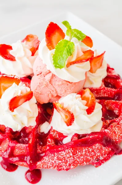 Gaufre aux fraises — Photo