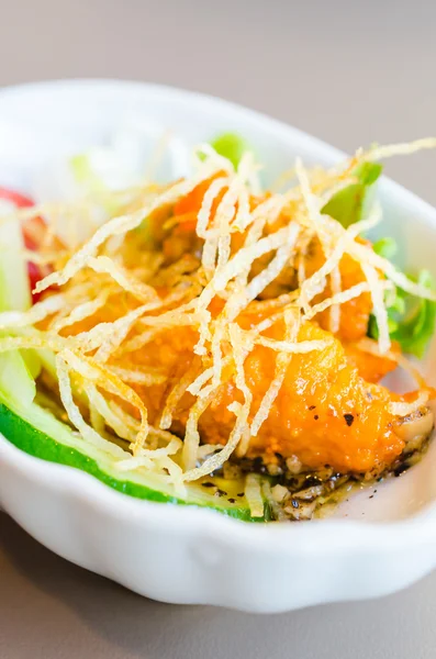 Салат смажена риба — стокове фото