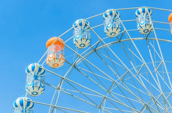 Roda gigante de divertimento — Fotografia de Stock