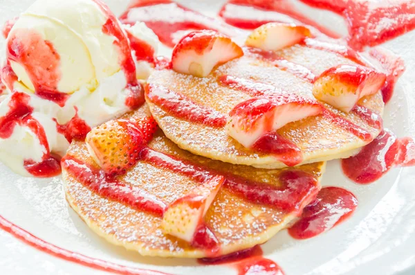 Pfannkuchen Erdbeere — Stockfoto
