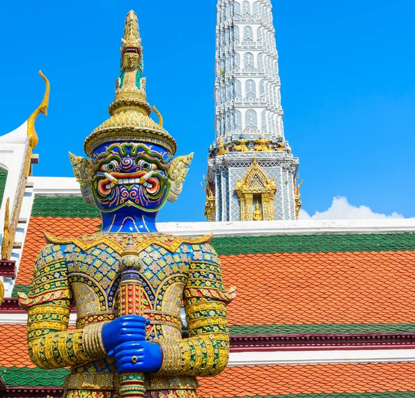 Giant statue — Stock Photo, Image