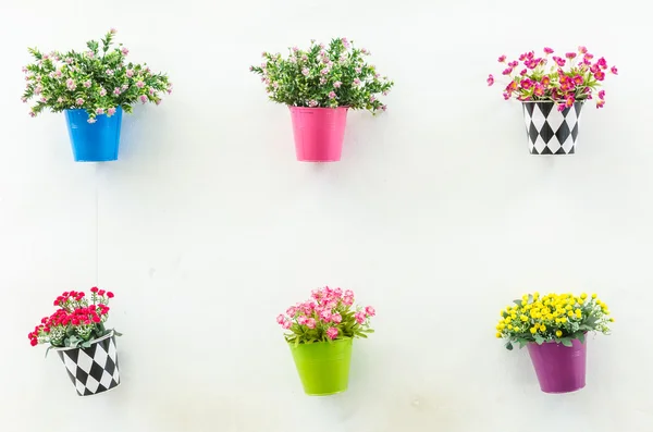 Пластиковые цветы в вазе Стоковое Изображение