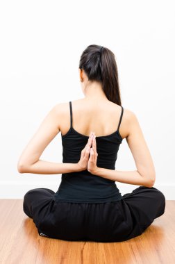 Yoga yapan kadın