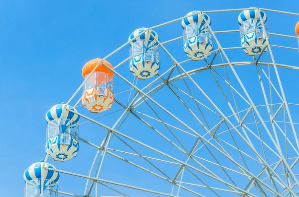 Ruota panoramica dei divertimenti — Foto Stock