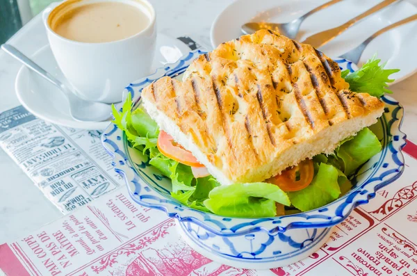 Broodje ham en kaas — Stockfoto