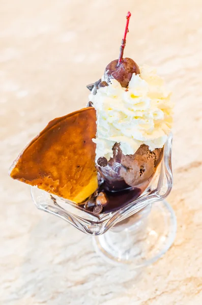 Chocolate ice cream dessert — Stock Photo, Image