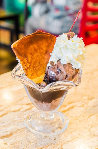 Chocolate ice cream dessert — Stock Photo, Image