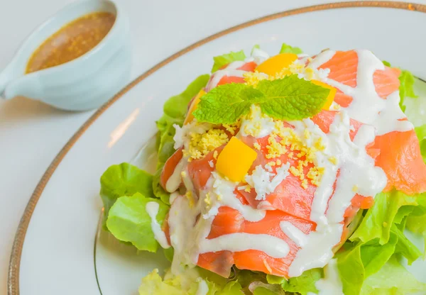 Salada de salmão — Fotografia de Stock