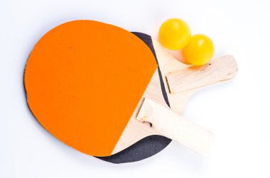 ping pong raketleri ve topları