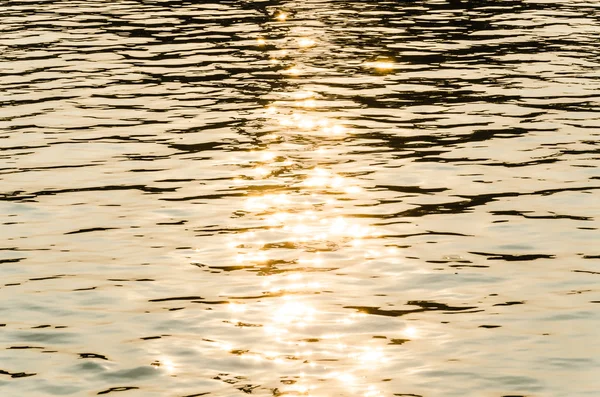 川に太陽の反射 — ストック写真