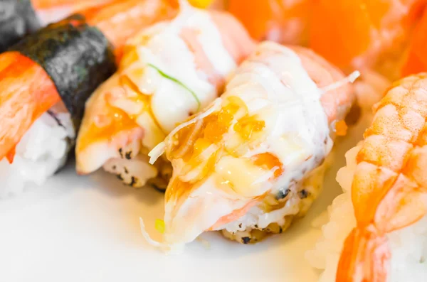 Sushi comida japonesa en plato — Foto de Stock