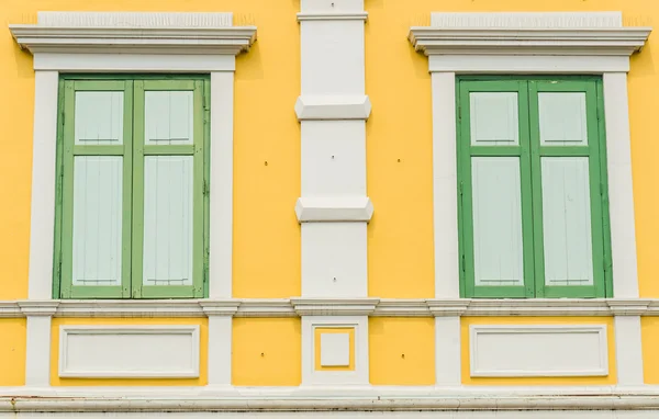 Janelas de madeira — Fotografia de Stock