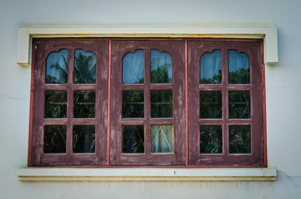 Altes Holzfenster — Stockfoto