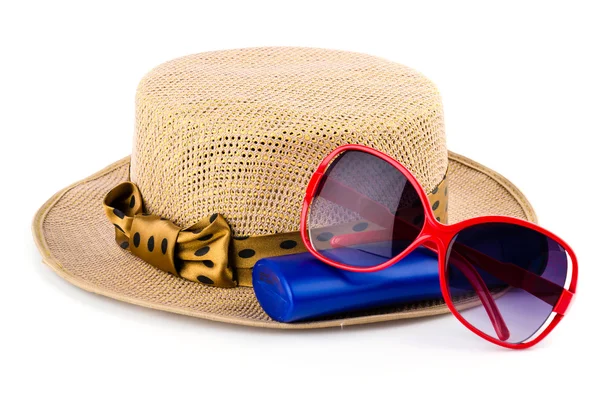 Жіночий капелюх, лосьйон, сонцезахисні окуляри — стокове фото