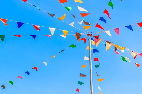 Drapeaux de fête couleur — Photo