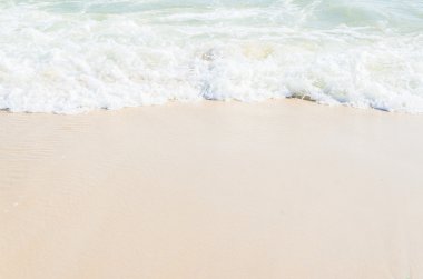 Deniz dalgası ve kum
