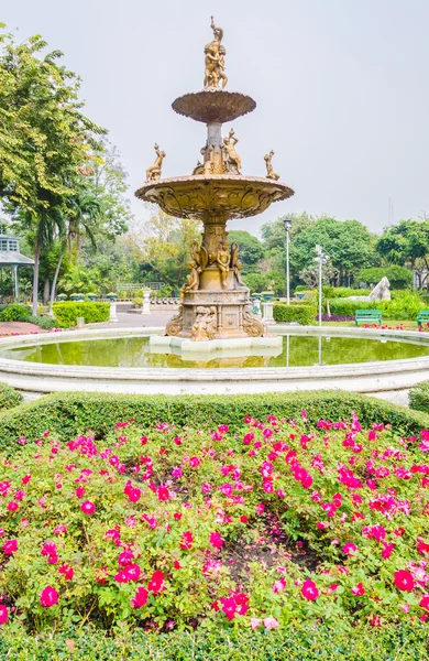 Fountains in the park — Stock Photo, Image