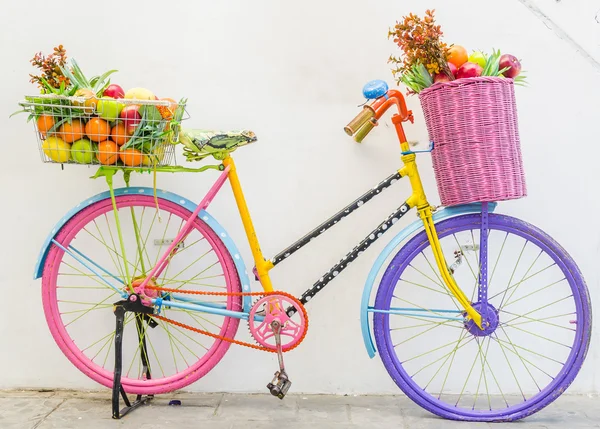 Bicycle with basket — Stock Photo, Image