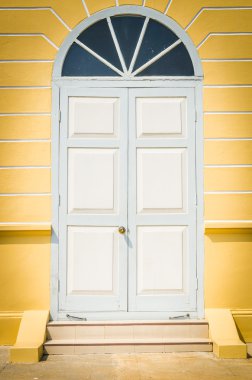 eski klasik kapı ve pencere