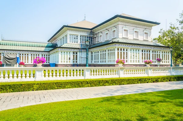 Schönes Zuhause außen — Stockfoto