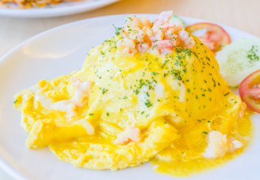 sahanda yumurta karides