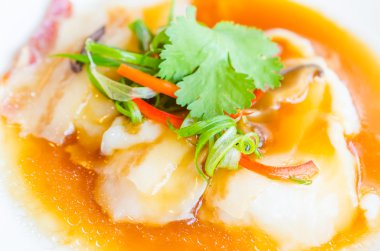 Soya soslu balık buğulama