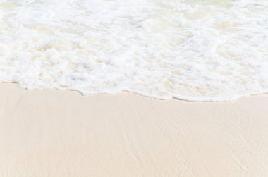 Deniz dalgası ve kum