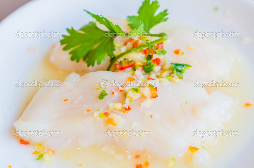 Steamed fish with lemon