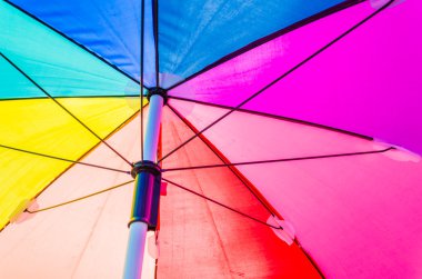 renkli şemsiye