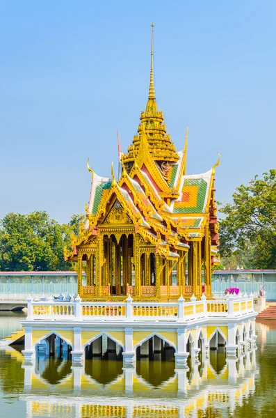 Het platform bang pa in paleis thailand — Stockfoto