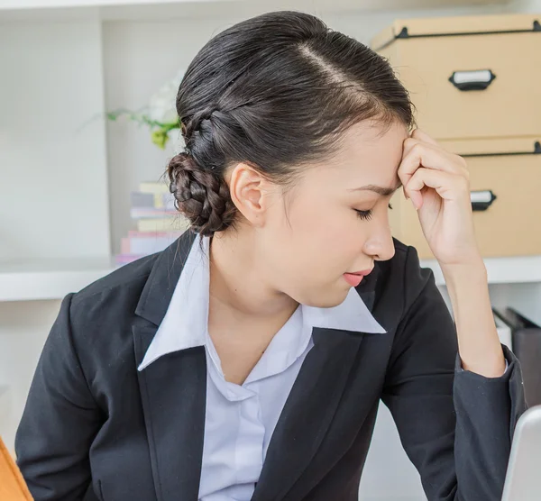 Business woman headache — Stock Photo, Image
