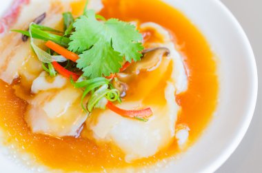 Soya soslu balık buğulama