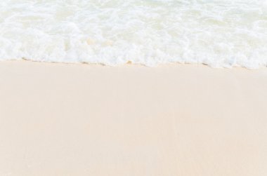 Deniz dalgası ve kum