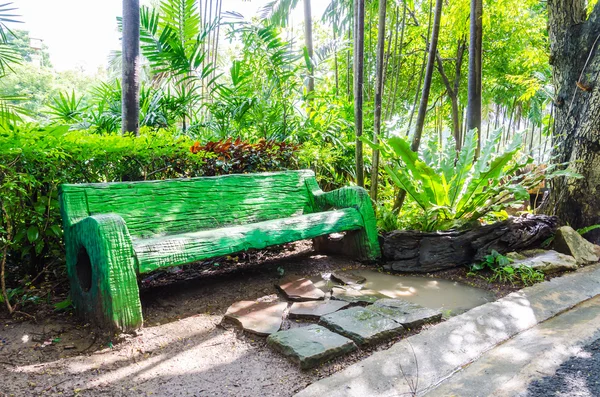Bench in the garden park — Stock Photo, Image