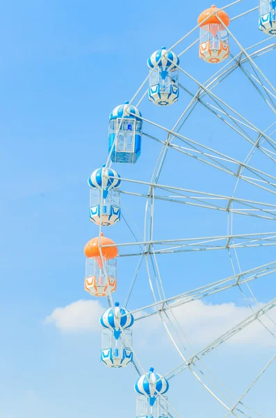 Ruota panoramica dei divertimenti — Foto Stock