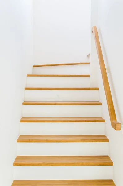 Trä trappan interiör — Stockfoto