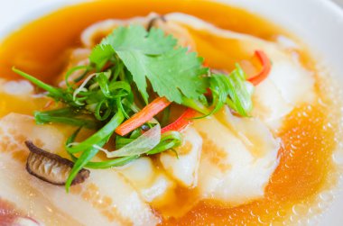 Soya soslu balık buğulama