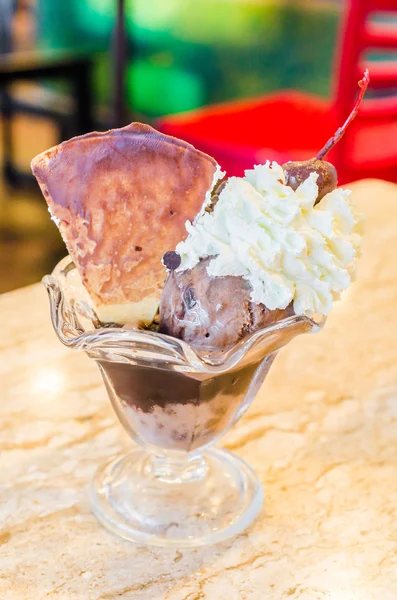 Dessert van de chocolade-ijs — Stockfoto