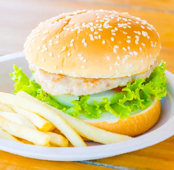 Hamburger e patatine fritte — Foto Stock