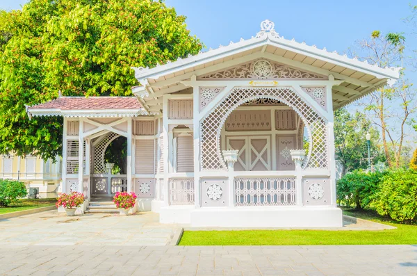 Schönes Zuhause außen — Stockfoto