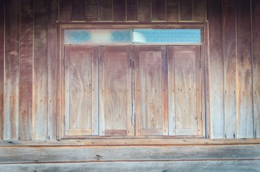 eski ahşap pencere