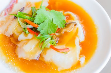 Soya soslu balık buğulama