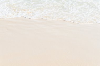 Deniz dalgası ve kum