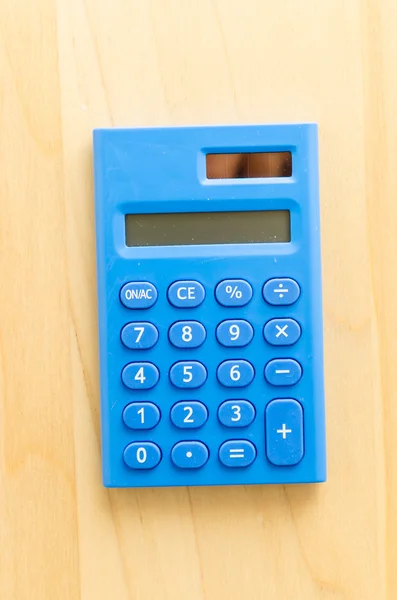 Calculadora na tabela de madeira — Fotografia de Stock