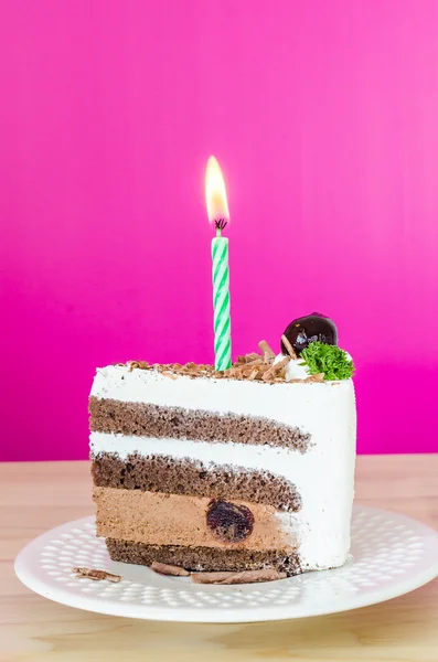 Bolo de chocolate com cereja preta — Fotografia de Stock