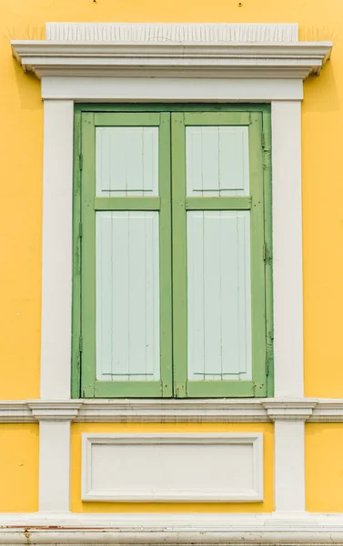 Träfönster — Stockfoto