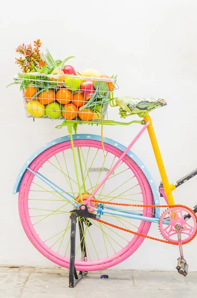 Fahrrad mit Korb — Stockfoto